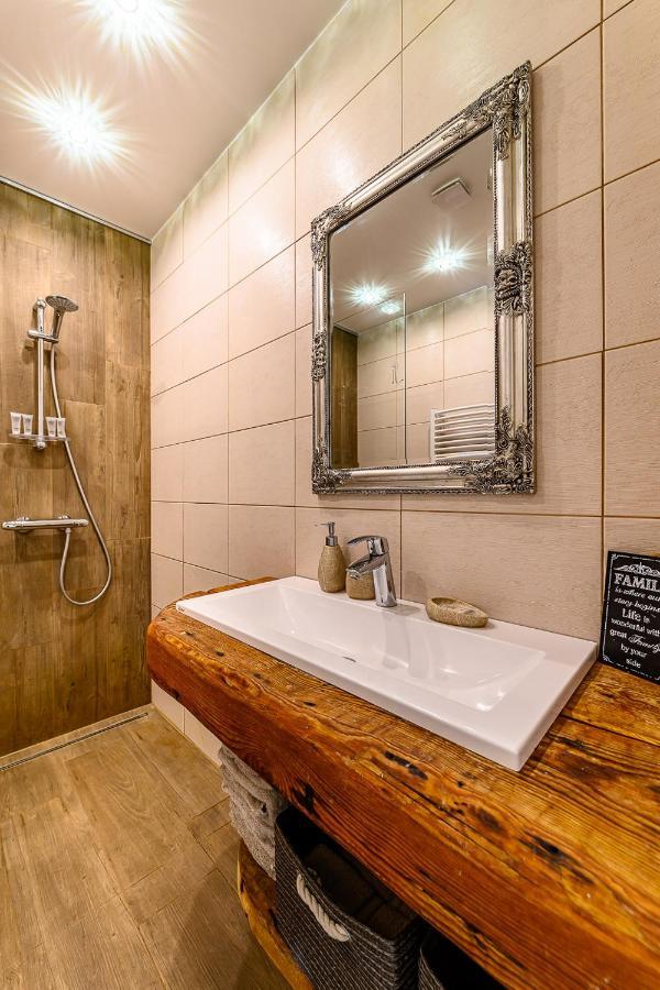 Holiday Apartment With Terrace Лиепая Экстерьер фото